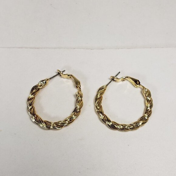 Elegant Gold Tone Twisted Wire Hoop Earrings – Chic Lightweight Fashion Jewelry - Picture 7 of 9